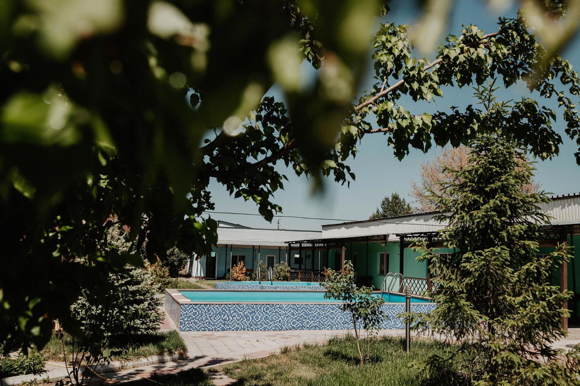 Malibu Guest House Kapchagay Exterior foto