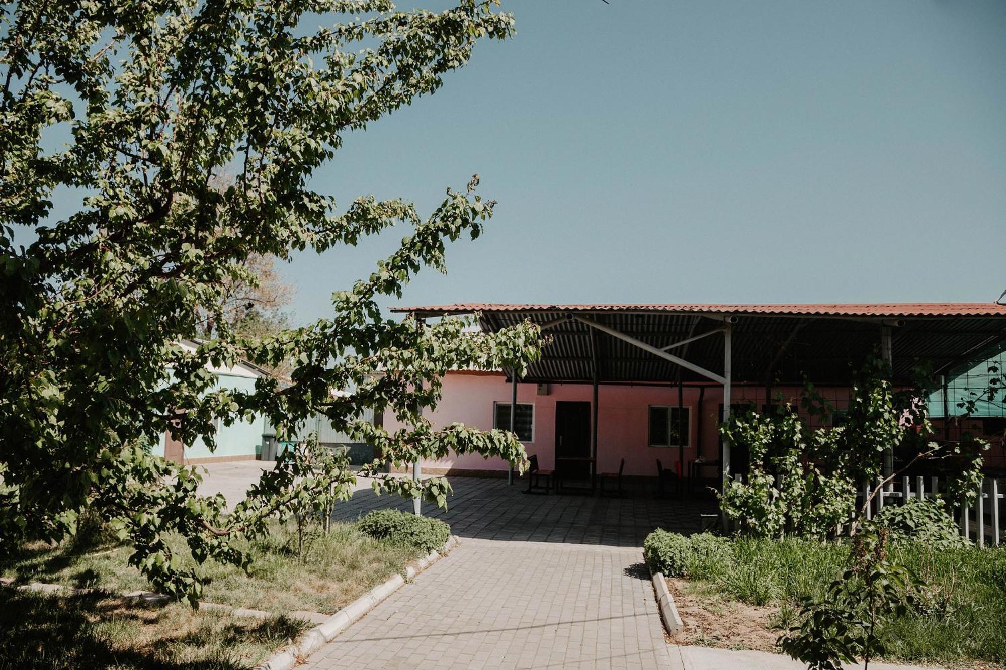 Malibu Guest House Kapchagay Exterior foto
