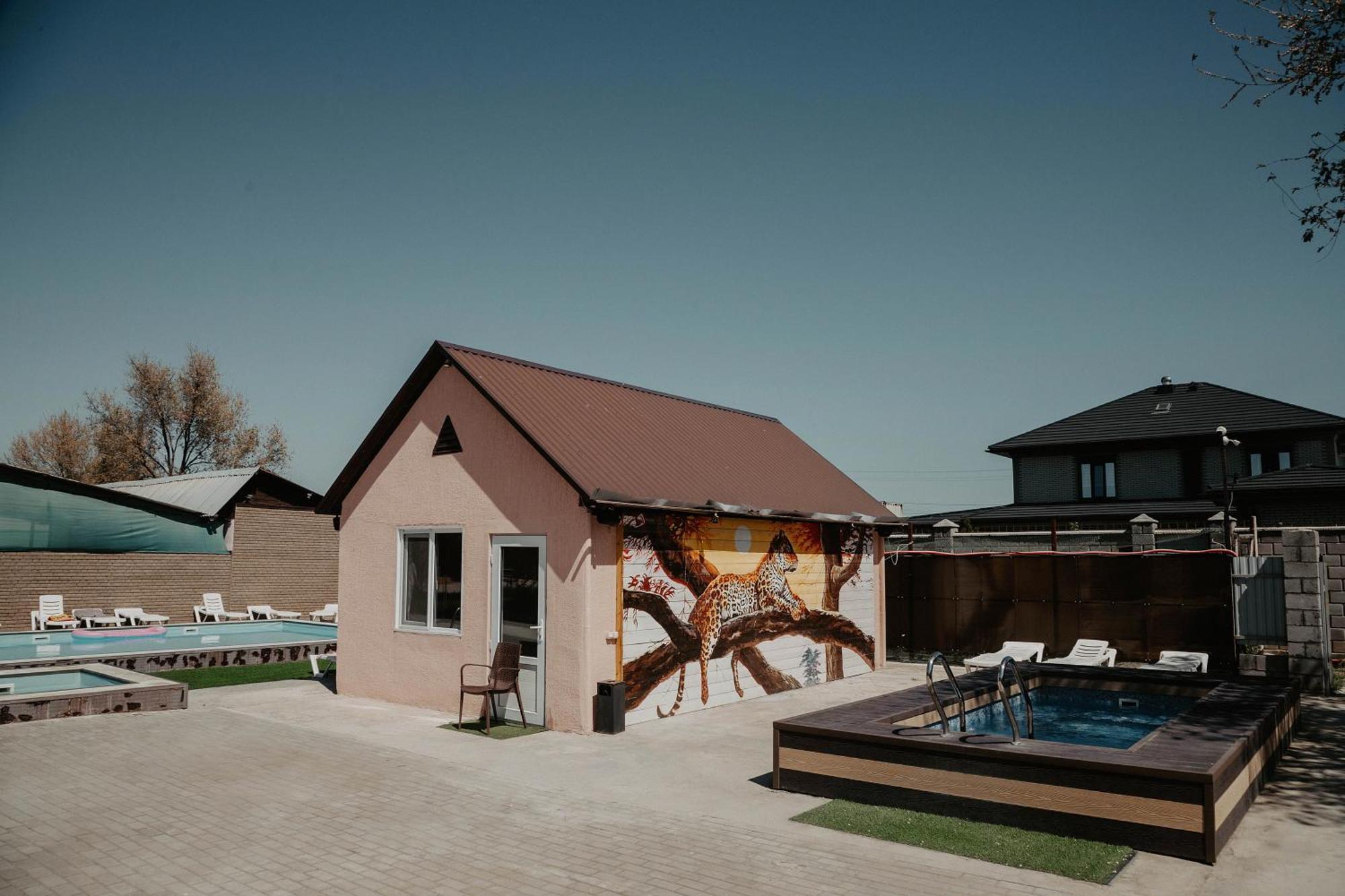 Malibu Guest House Kapchagay Exterior foto